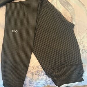 ALO yoga leggings (basically new) in great condition